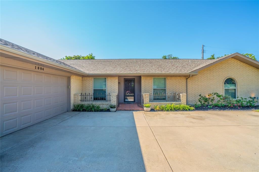 1804 Lincolnshire Drive