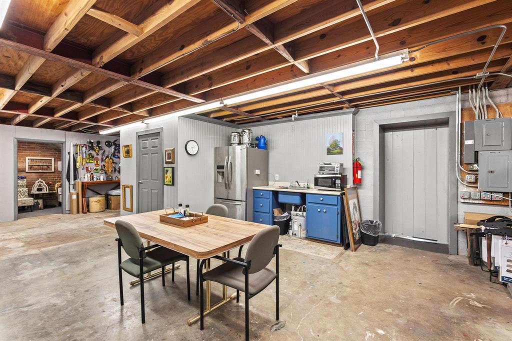 Stevens Add - Commercial Lease