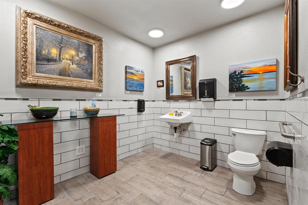 Stevens Add - Commercial Lease