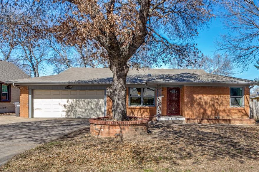 3 bedroom 2 bath home with updated kitchen and bathrooms. Granite countertops and new kitchen cabinets. New windows throughout. Home has spacious bedrooms.