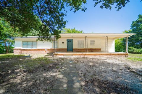 A home in Gladewater