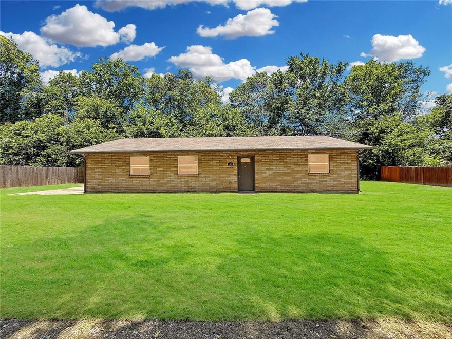 This is a great opportunity to own a home in a Lake Community with NO HOA fees! This great home is located in the Bonita Point Subdivision at Cedar Creek Lake! Perfect for a weekend getaway or forever home. This home is in overall good condition and offers neutral colors, a large open living-dining-kitchen combo with nice wood burning fireplace. Great area for entertaining. This kitchen has granite counters and stainless appliances. Updated bathrooms, luxury vinyl plant in the living area and much more. Conveniently located only minutes outside of Gun Barrel City and Mabank. Centrally located between Athens, Kaufman and Corsicana. Only 45 minutes to Dallas. Privately located on the back side of the subdivision. Come take a look before this opportunity is gone!