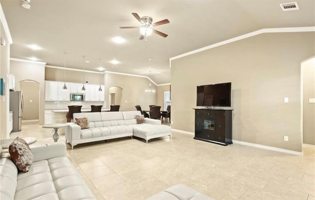 Arlington, Texas 76001, United States, 3 Bedrooms Bedrooms, ,3 BathroomsBathrooms,Residential,Active,3863