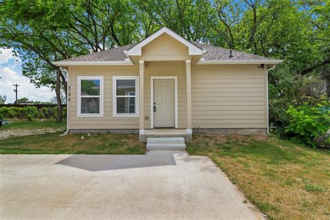 Photo of 818 Rose Street #B, Denton, TX 76209 (MLS # 21165244)