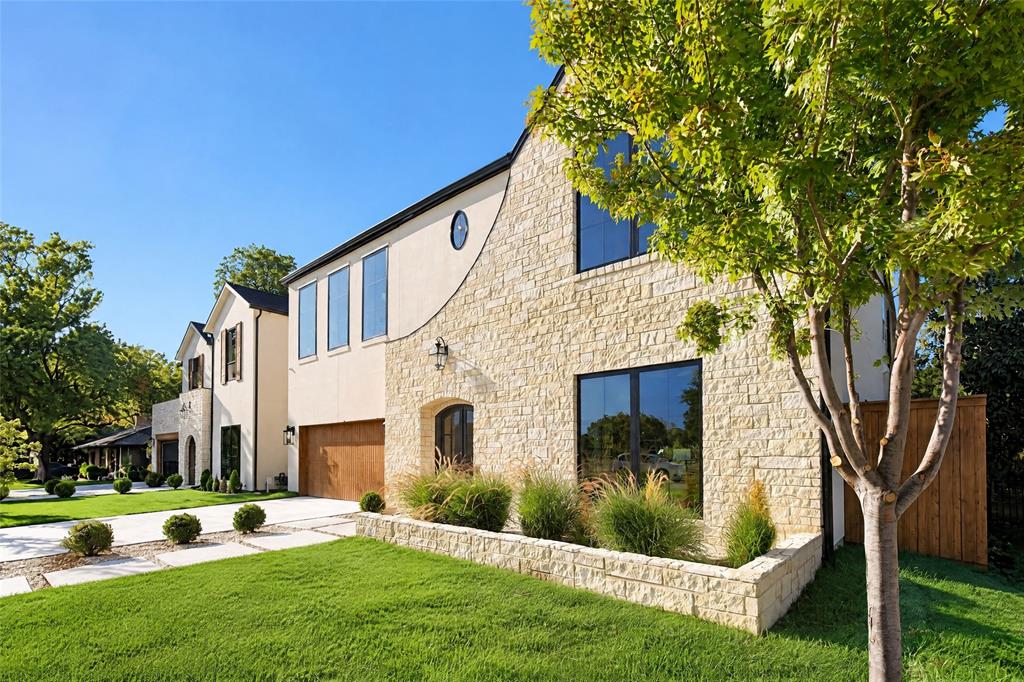 3733 Clover Lane
