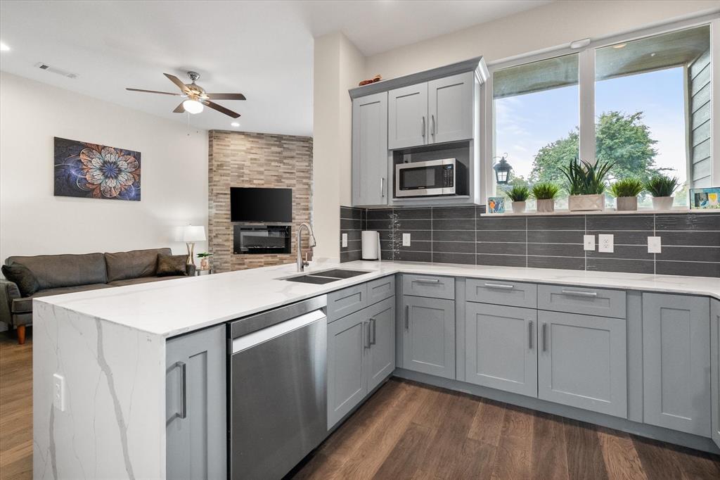 Timberleaf Lane Twnhms - Residential