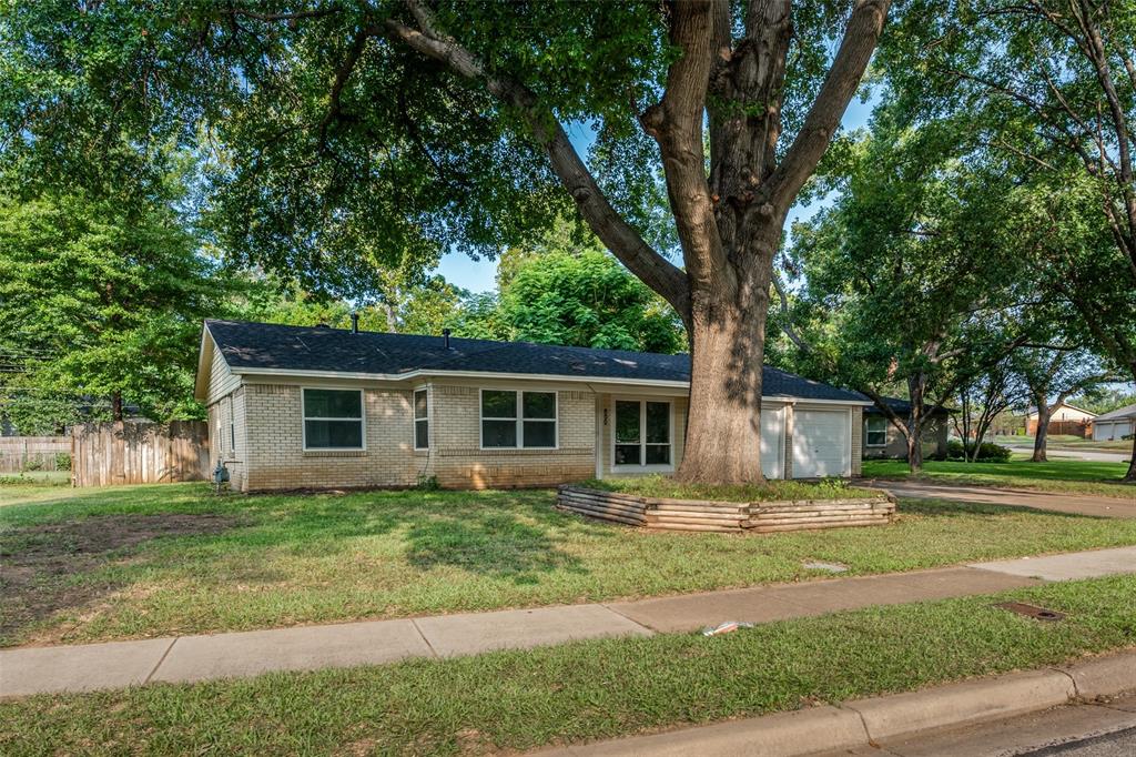 800 Sherwood Drive
