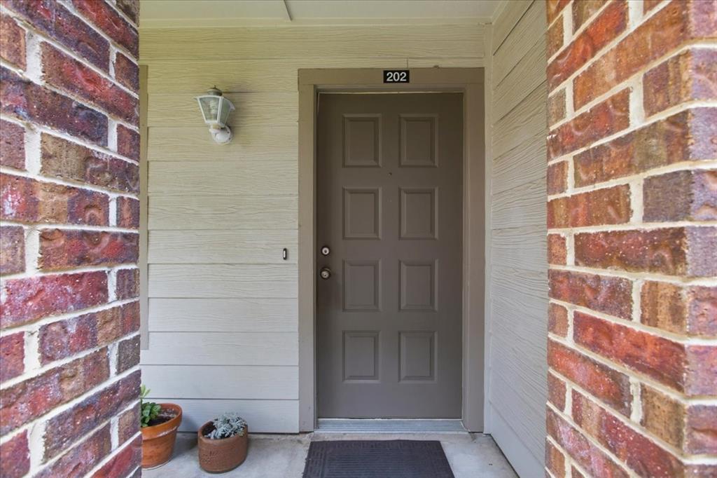 3205 Donnelly 202