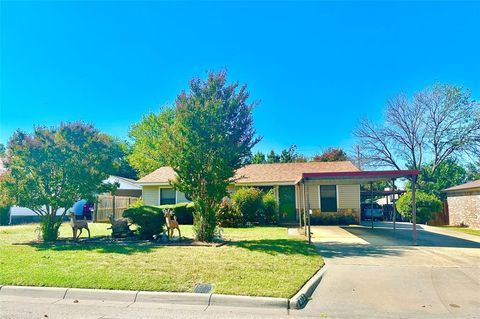 813 Mullins Lewisville TX 75057