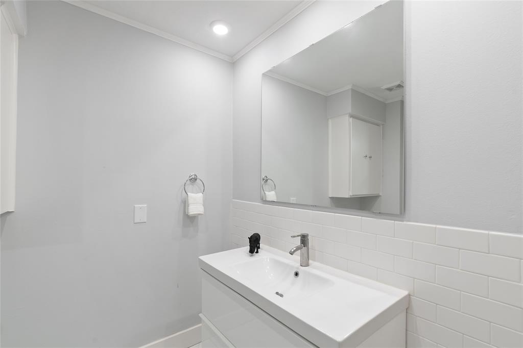 5800 ROYAL LANE CONDOMINIUMS - Residential Lease