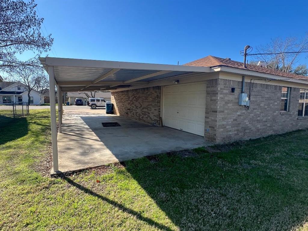 104 W Highland Drive
