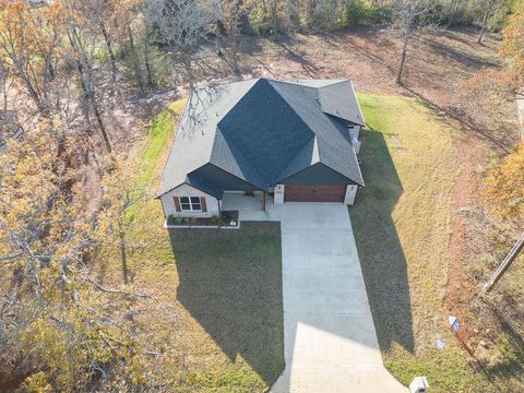 A home in Lindale