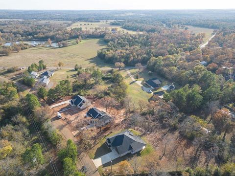 A home in Lindale