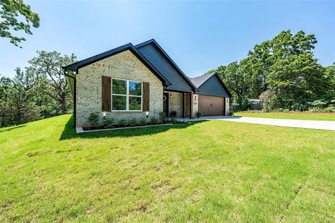 A home in Lindale