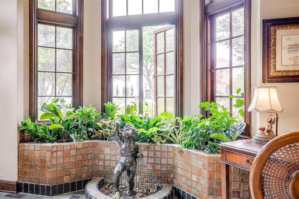 2424 Medford Court W