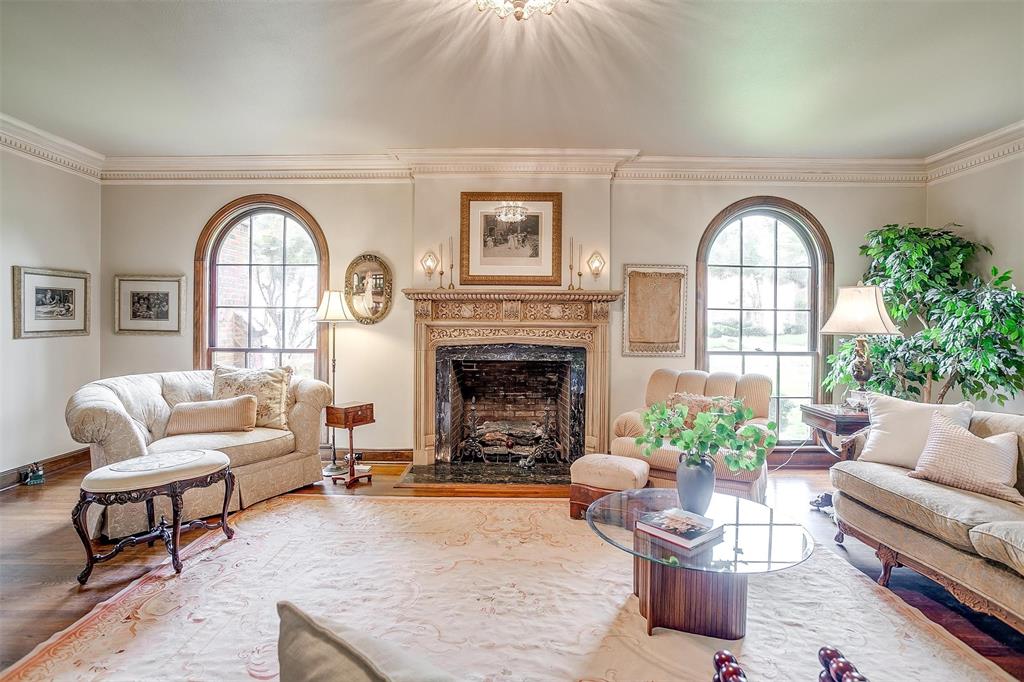 2424 Medford Court W