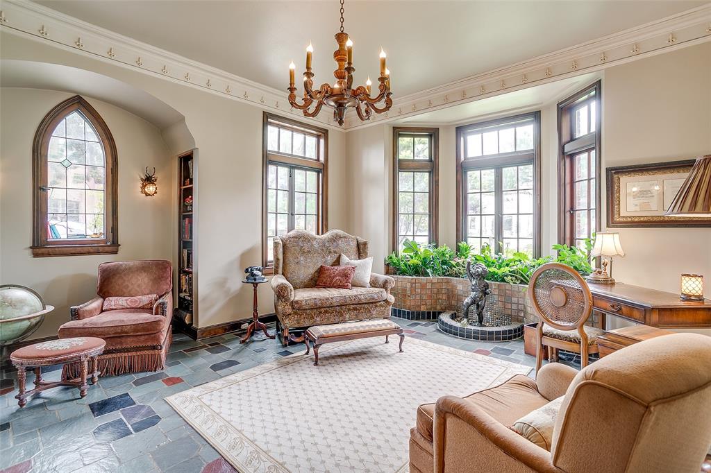 2424 Medford Court W