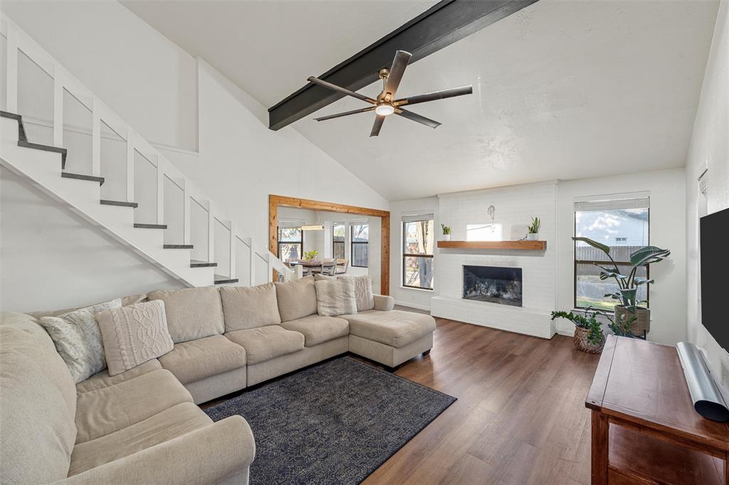 401 Lindenwood Lane W