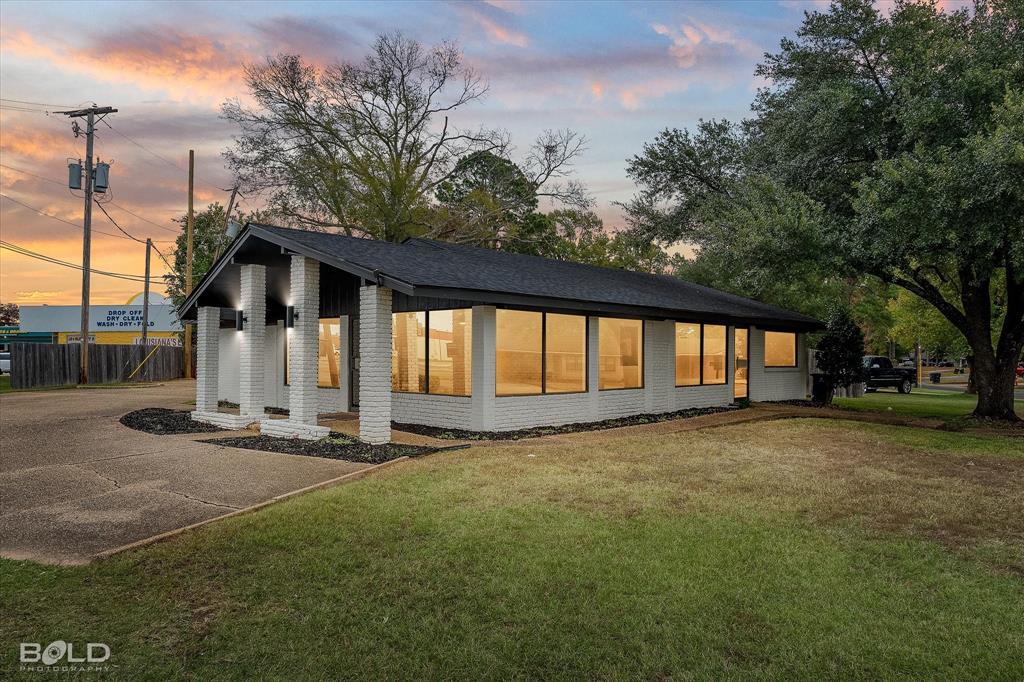 Yanceys Southern Hills Sub - Commercial Sale