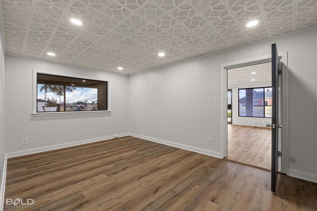 Yanceys Southern Hills Sub - Commercial Sale