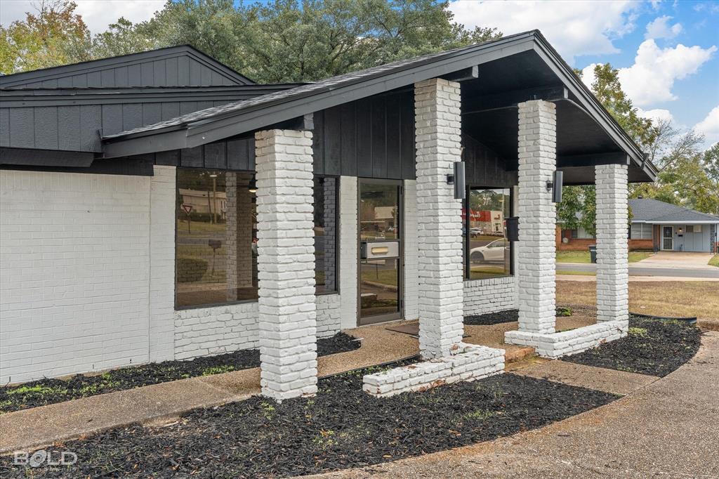 Yanceys Southern Hills Sub - Commercial Sale