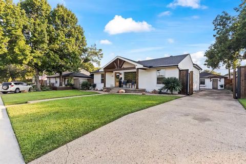 Photo of 315 Easton Road, Dallas, TX 75218 (MLS # 21092900)