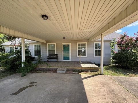 A home in Alvarado