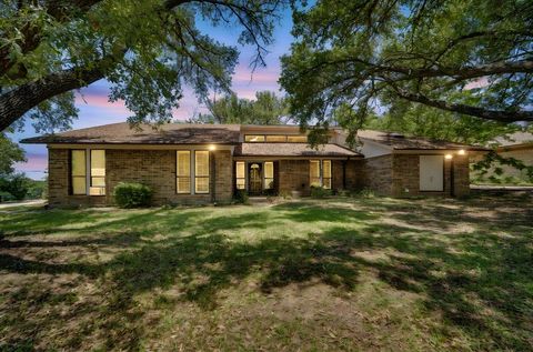 Photo of 711 Craig Street, Hillsboro, TX 76645 (MLS # 21275057)