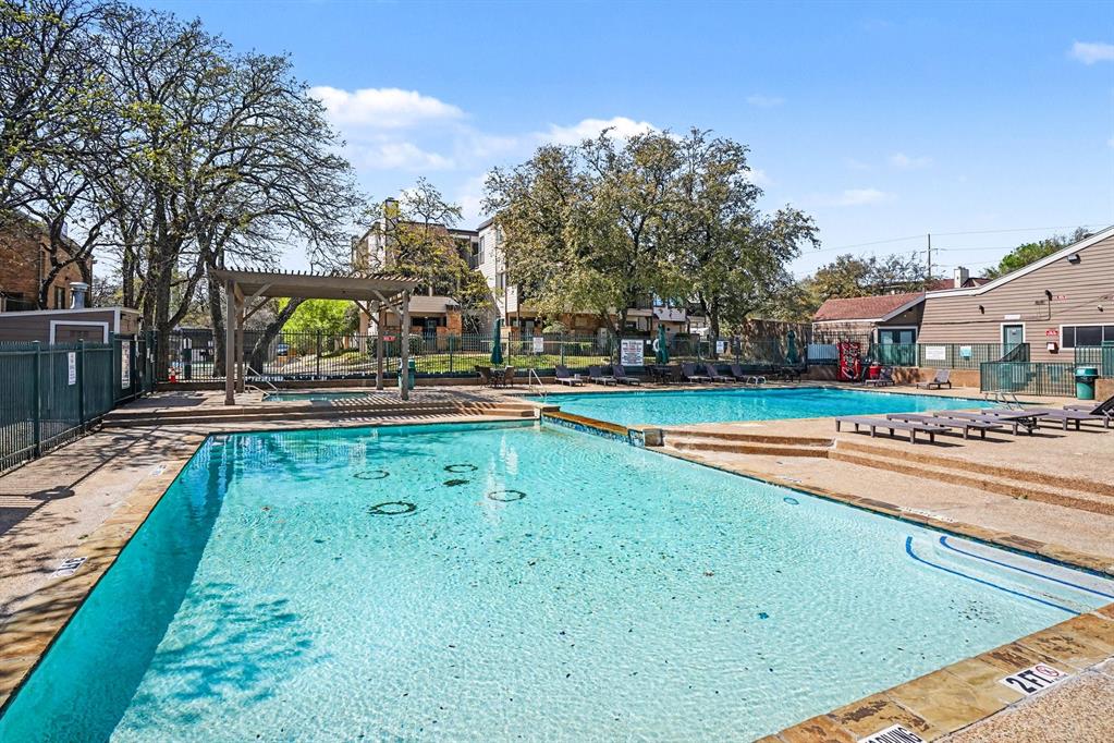 Arlington Oaks Condo - Residential