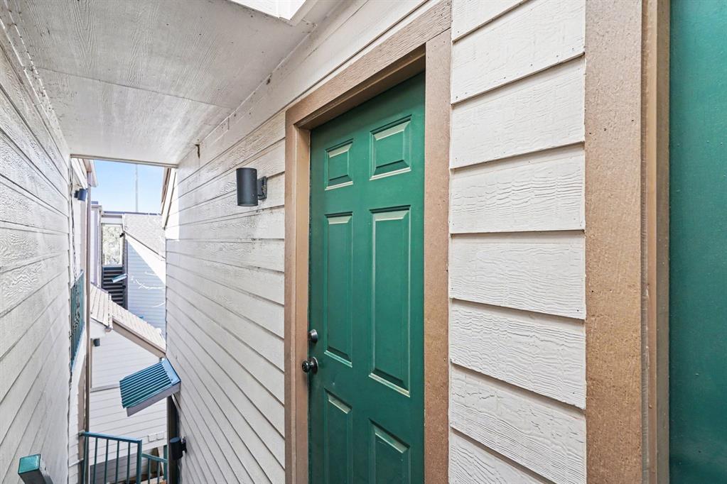 Arlington Oaks Condo - Residential