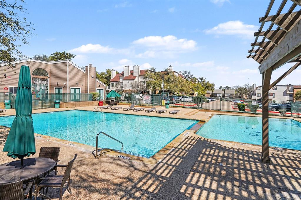 Arlington Oaks Condo - Residential