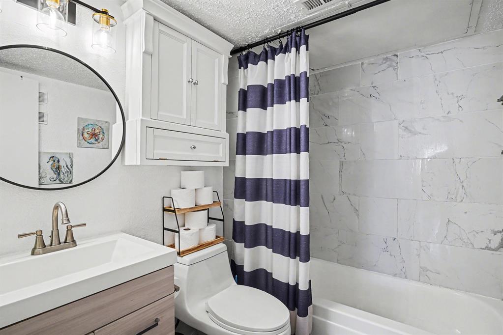 Arlington Oaks Condo - Residential