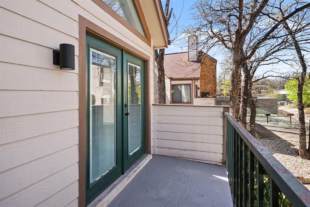 Arlington Oaks Condo - Residential