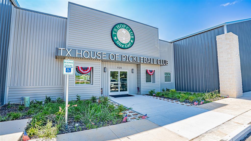 Corridor 51 Bus Center - Commercial Sale