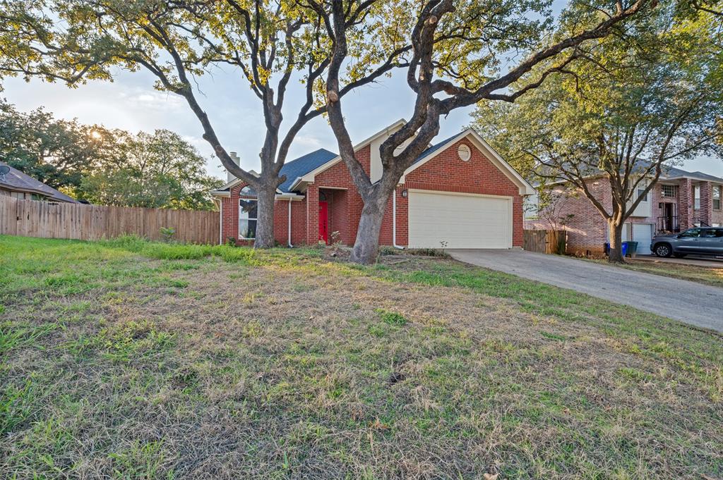 Photo of 605 Reeves Lane, Kennedale, TX 76060 (MLS # 21409059)