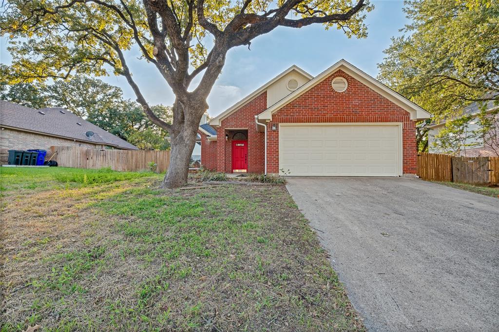 Photo of 605 Reeves Lane, Kennedale, TX 76060 (MLS # 21409059)