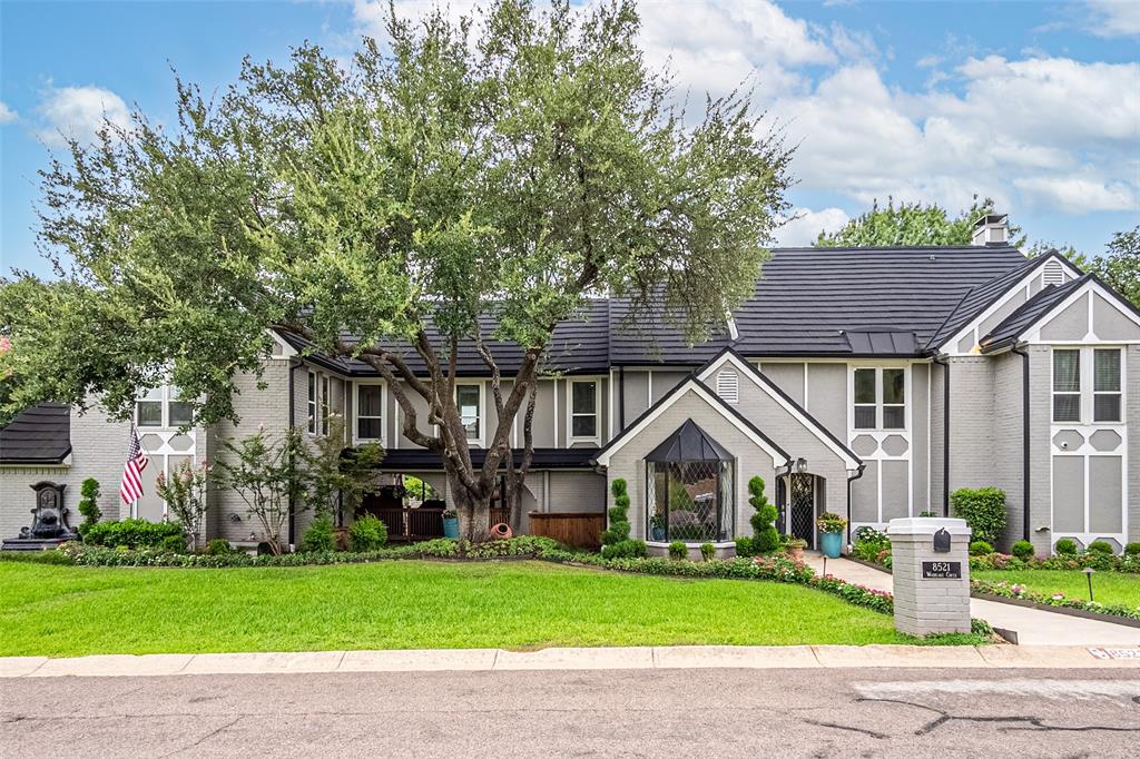 8521 Woodlake Circle