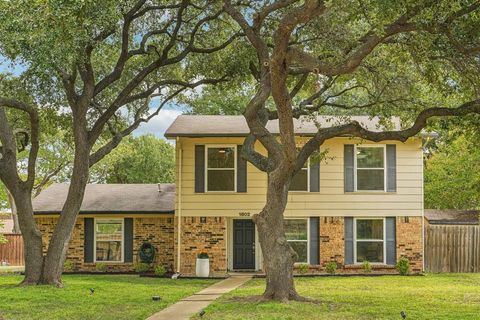 Photo of 1802 Roxton Court, Richardson, TX 75081 (MLS # 21094813) Photo of 1802 Roxton Court, Richardson, TX 75081 (MLS # 21094813)