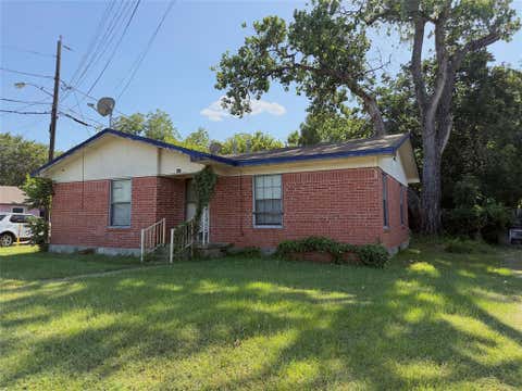 Photo of 303 N Masters Drive, Dallas, TX 75217 (MLS # 21348067)