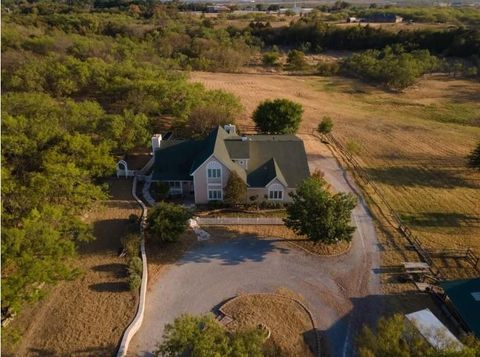 601 N Carroll Street Henrietta TX 76365