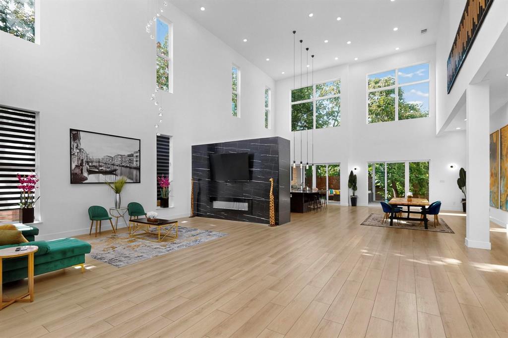 Randalls Plainview - Residential Lease