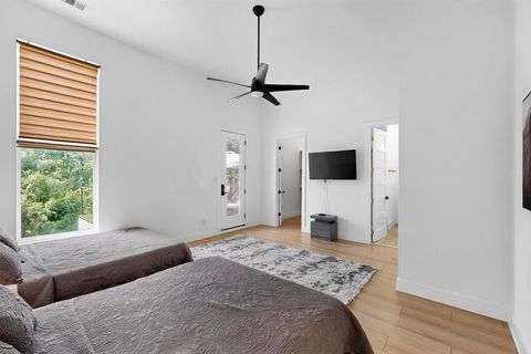 Tiny photo for 3946 N Cresthaven Road, Dallas, TX 75209 (MLS # 21112664)