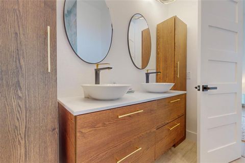 Tiny photo for 3946 N Cresthaven Road, Dallas, TX 75209 (MLS # 21112664)