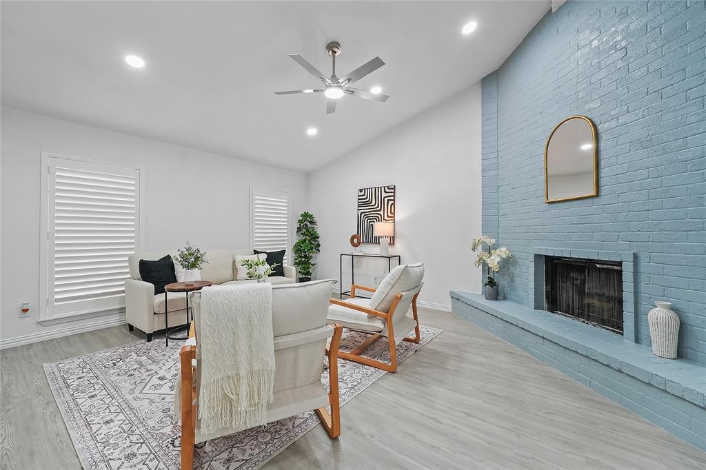 142 Kingsbridge Drive