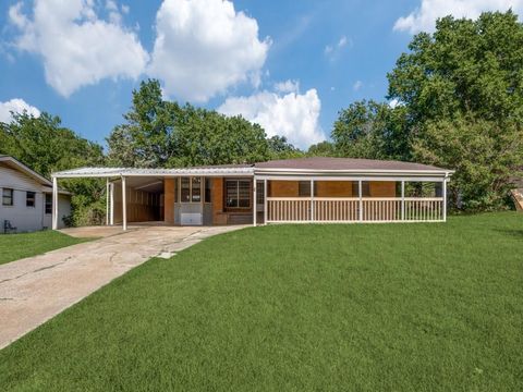Photo of 12 Geraldine Lane, Denison, TX 75020 (MLS # 21154197)