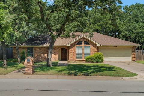 Photo of 6805 Starnes Road, North Richland Hills, TX 76182 (MLS # 21133175)