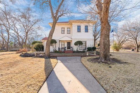 Photo of 804 Prairie Avenue, Cleburne, TX 76033 (MLS # 21179489)