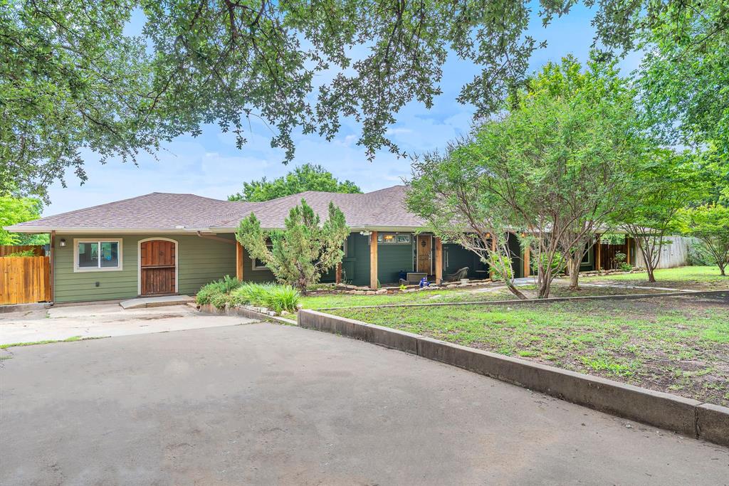 Photo of 312 Mesquite Street, Glen Rose, TX 76043 (MLS # 21278102)