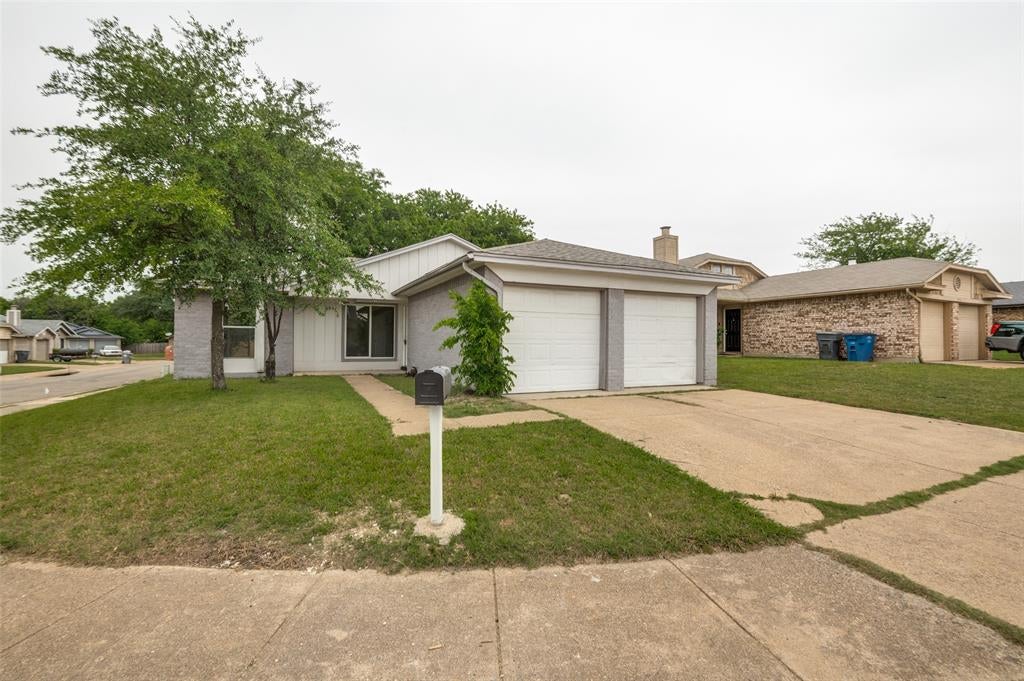 Photo of 6952 Sammy Circle, Dallas, TX 75237 (MLS # 21374943)