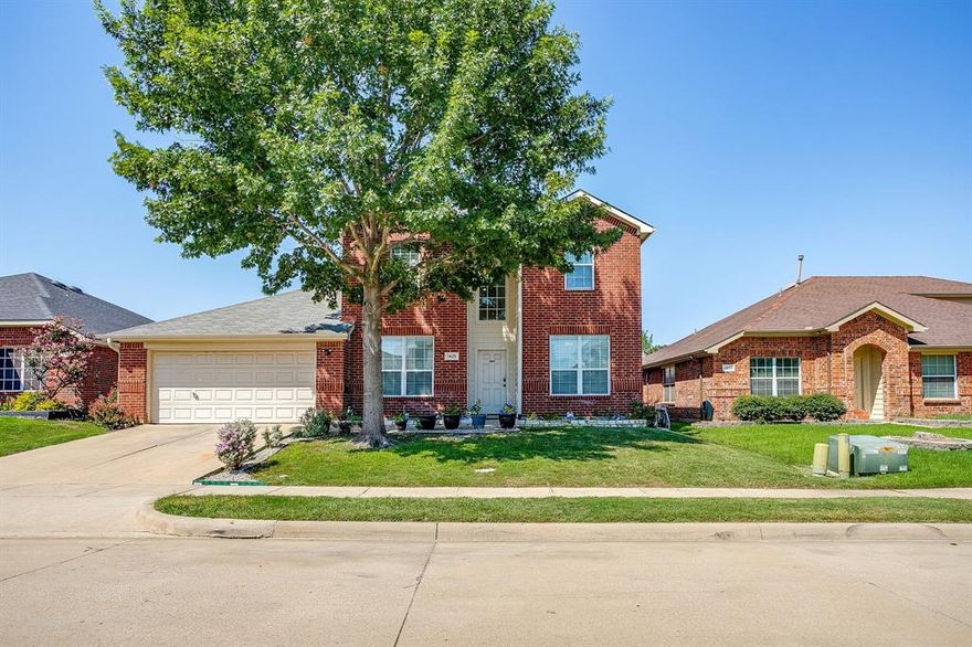 Wow, Seller is very motivated with improved Price to 370K!!!! Also, Seller has installed new kitchen tile with new paint in kitchen and Primary Bedroom!!!
This outstanding 5-bedroom, 3-bathroom, 2-dining, 2-living room family residence, situated in a desirable neighborhood, boasts a thoughtfully designed, open split-bedroom floor plan. The first floor presents a private primary bedroom suite,  two dining spaces, office, guest bedroom, and bathroom. A game room, three additional bedrooms, and an additional bathroom are located on the second floor. The expansive eat in kitchen flows seamlessly into a large living room with a bar separating the rooms. A large utility room with walk-in pantry offers additional storage. This home also boasts many updates, including HVACs and fresh paint. Residents can enjoy nearby parks and an elementary school within walking distance.